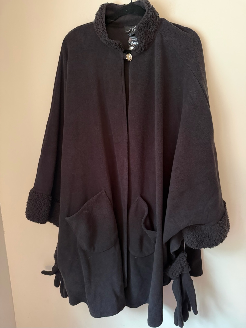 Midnight Velvet Black Fleece Cape Poncho One Size Sherpa Trim Gloves New